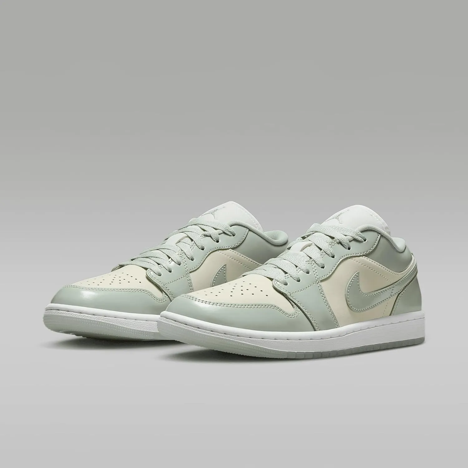 Air Jordan 1 Low SE Women's Shoes (HF4078-100, Sail/Metallic Silver/White/Seafoam)