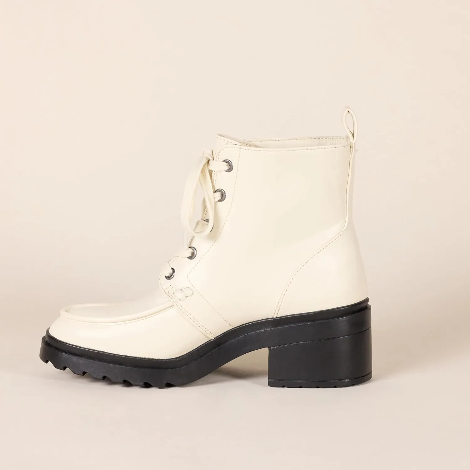 Amazon Essentials Women's Moc Toe Boot