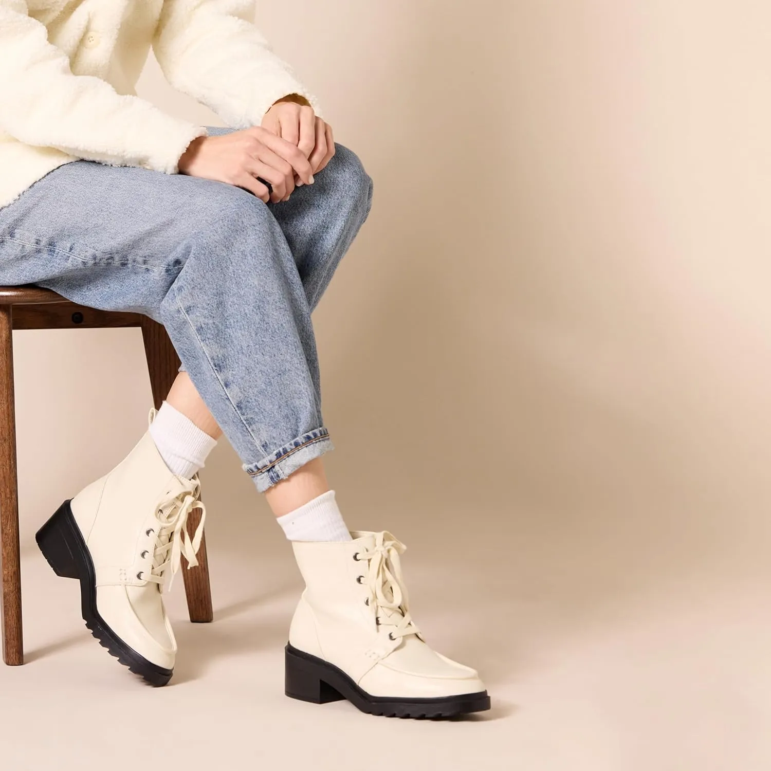 Amazon Essentials Women's Moc Toe Boot