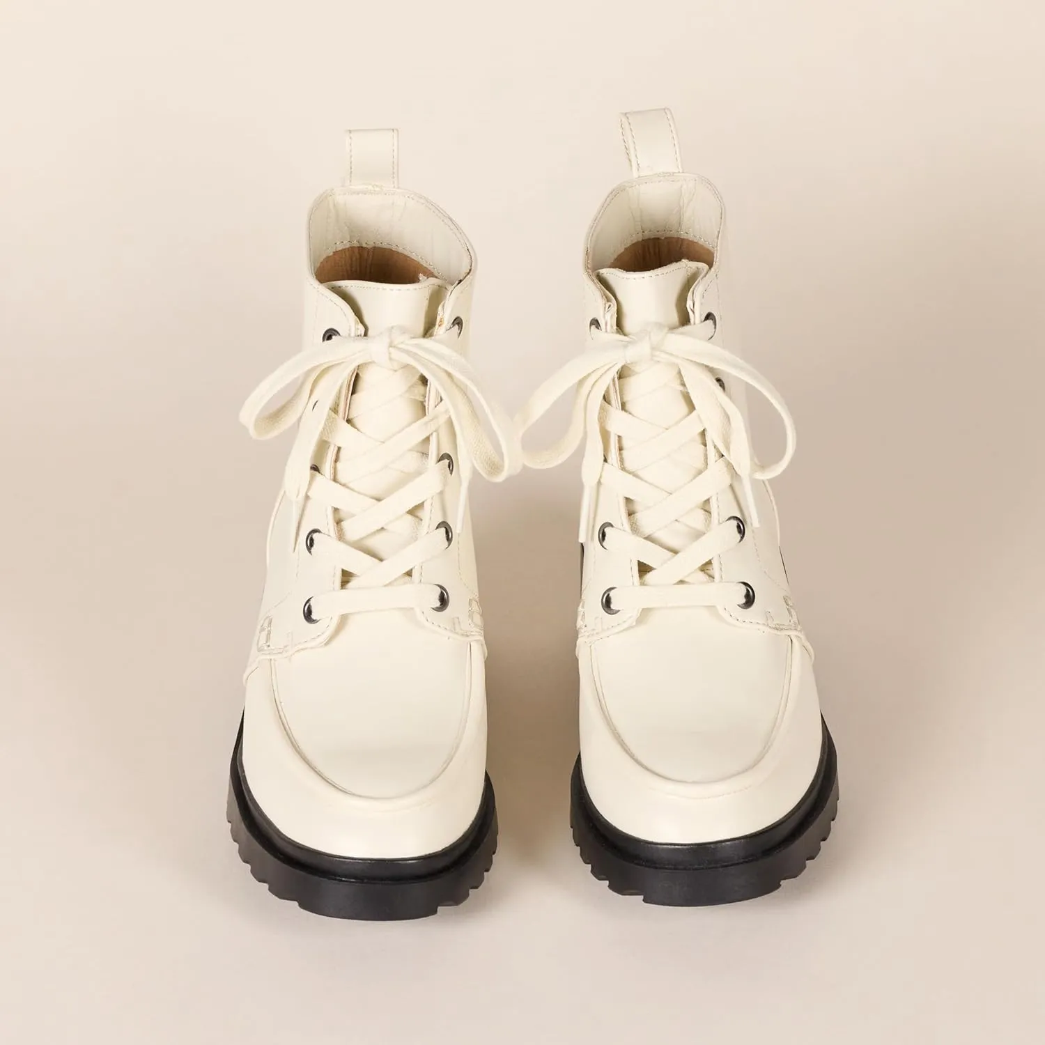 Amazon Essentials Women's Moc Toe Boot