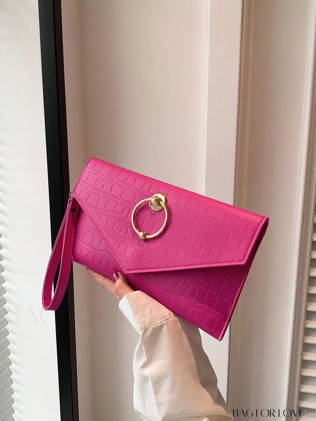 BagForLove - Compact Crocodile Embossed Envelope Bag with Metal Decor - Ideal for Daily Use