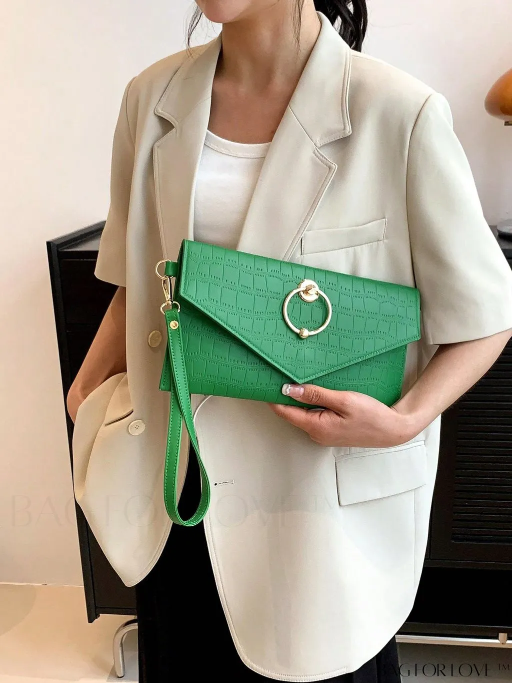 BagForLove - Compact Crocodile Embossed Envelope Bag with Metal Decor - Ideal for Daily Use