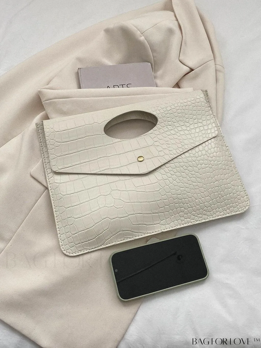 BagForLove - Elegant Crocodile Embossed White Flap PU Envelope Bag
