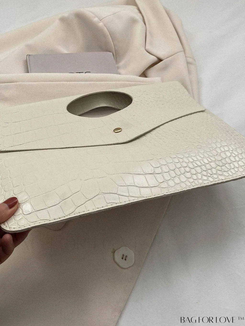 BagForLove - Elegant Crocodile Embossed White Flap PU Envelope Bag