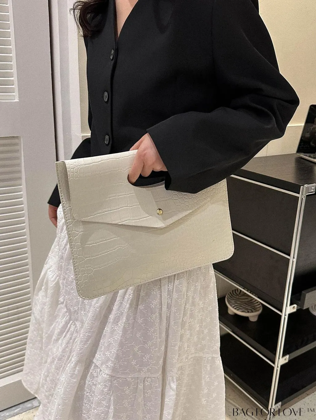 BagForLove - Elegant Crocodile Embossed White Flap PU Envelope Bag