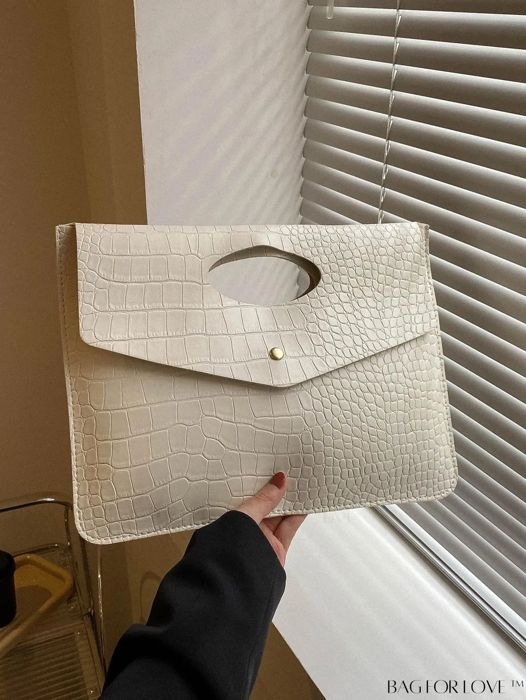 BagForLove - Elegant Crocodile Embossed White Flap PU Envelope Bag