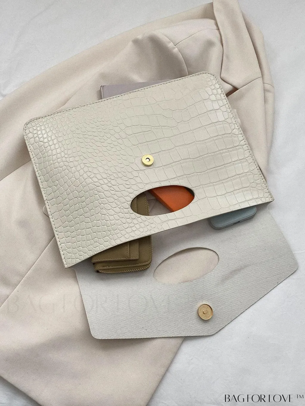 BagForLove - Elegant Crocodile Embossed White Flap PU Envelope Bag