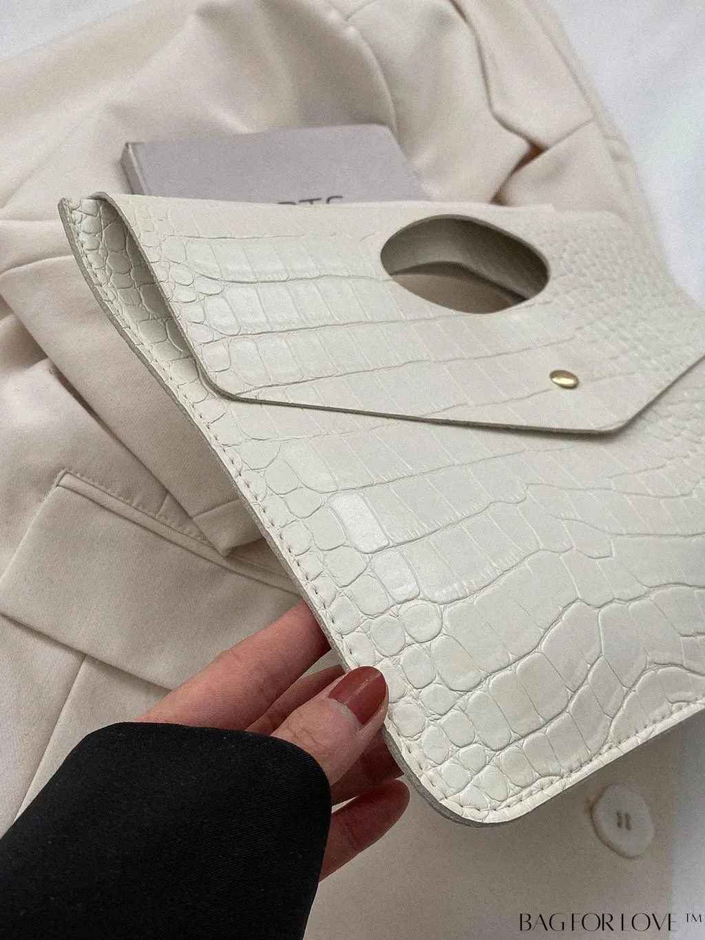 BagForLove - Elegant Crocodile Embossed White Flap PU Envelope Bag
