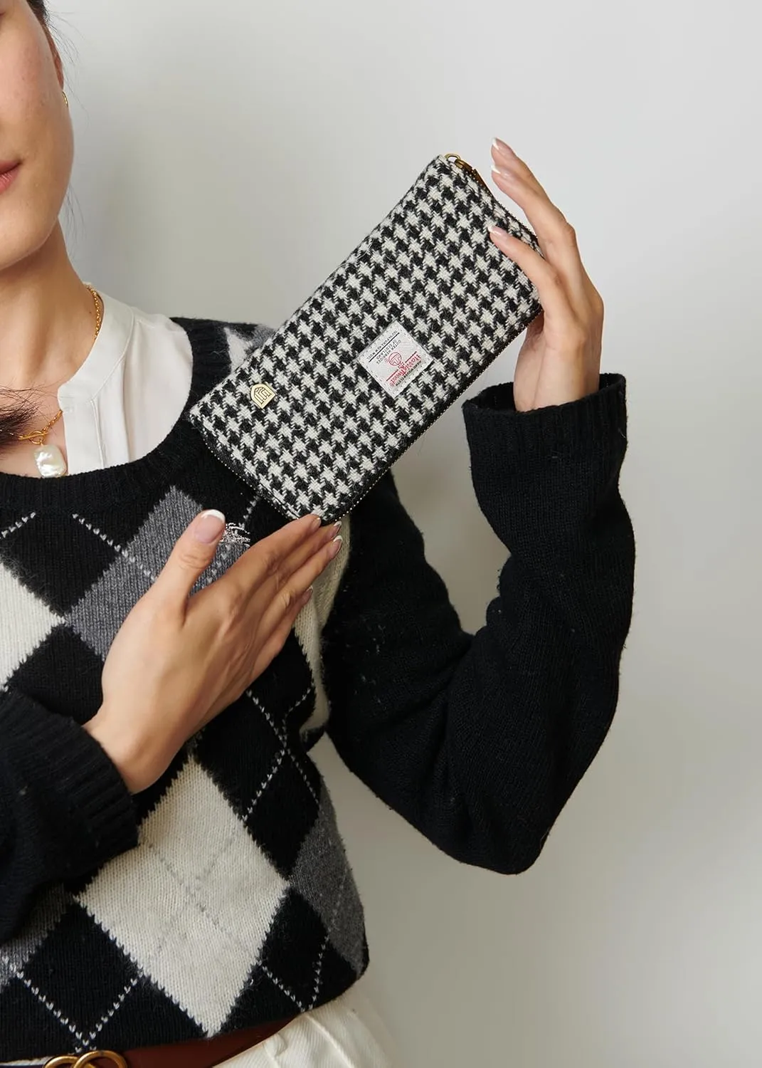 Islander HarrisTweed & PU Leather women’s long zip purse, Black and White, Carry Cash & card, Scottish Style