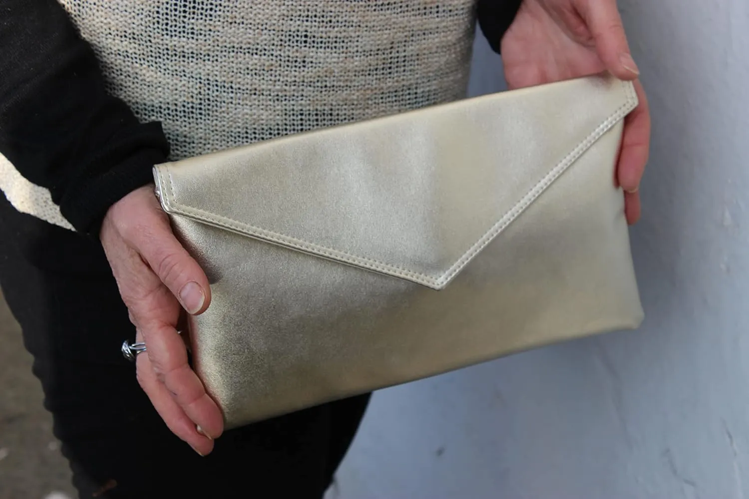 LONI Womens Neat envelope metallic faux leather clutch/shoulder/evening bag - silver or gold