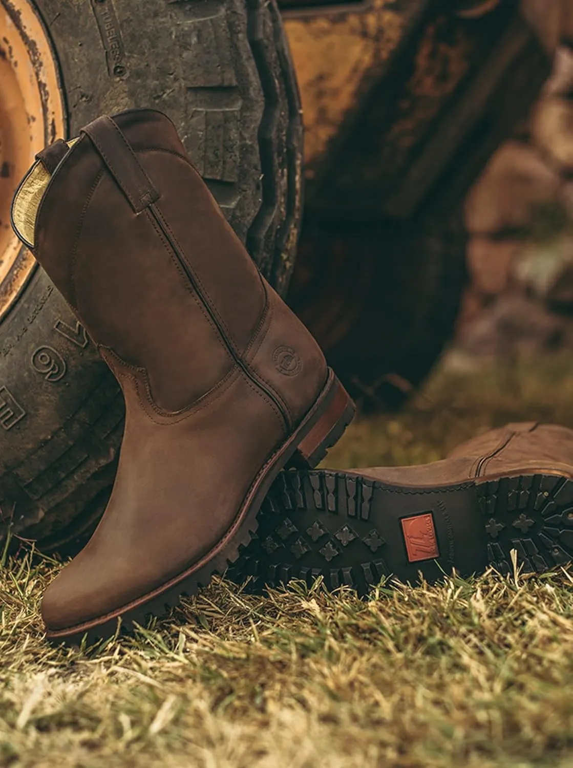 Men's Track Sole Leather Roper Boot Style 1000