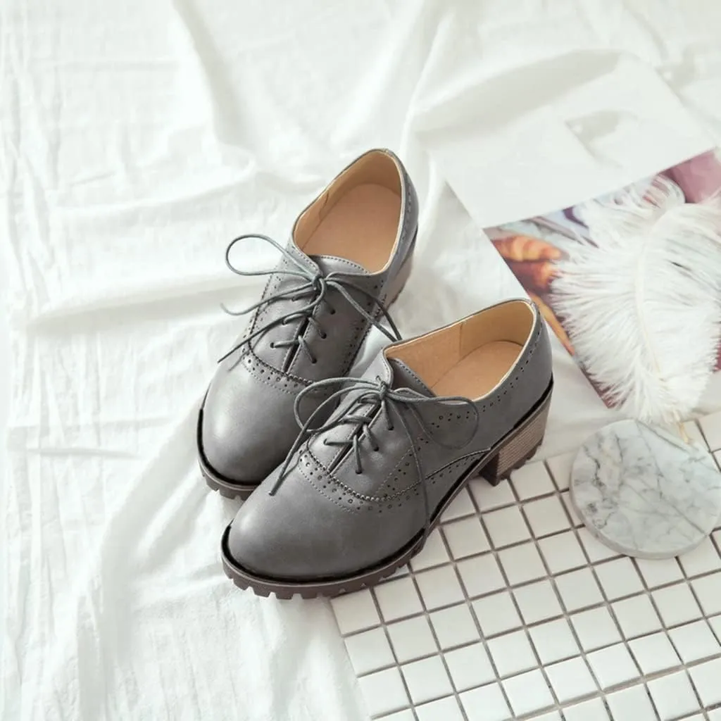MIOKE Women's Block Mid Heel Oxford Pumps Wingtip Perforated Lace Up Patent Leather Vintage Dress Shoes